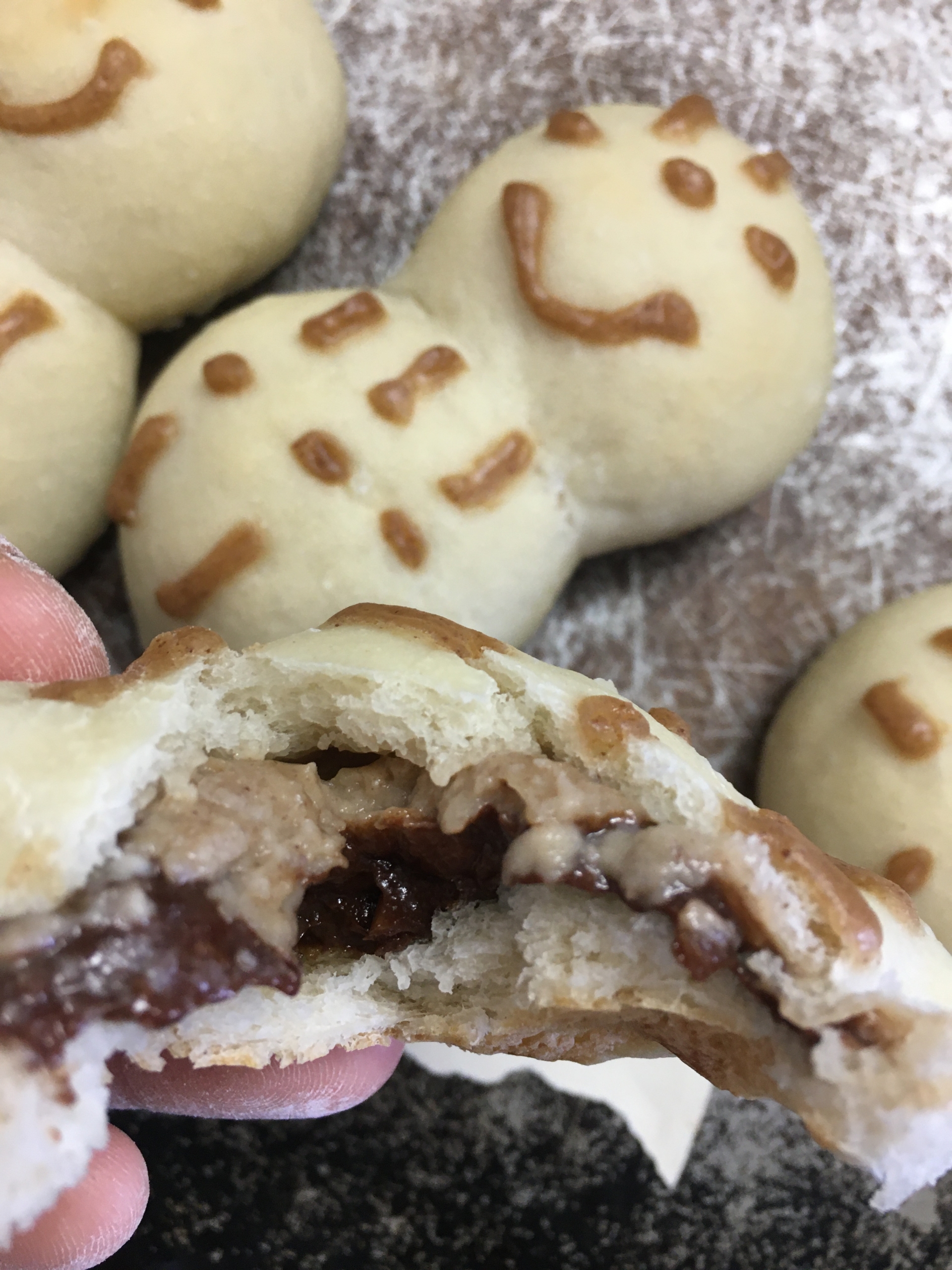 会津ピーナッツ2色もちもちクリームパン